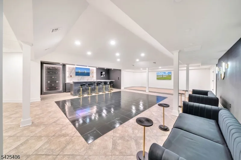 19 Amira Ln Kinnelon, NJ 07405