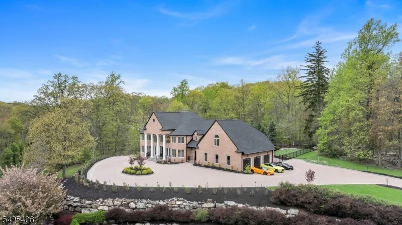 19 Amira Ln Kinnelon, NJ 07405