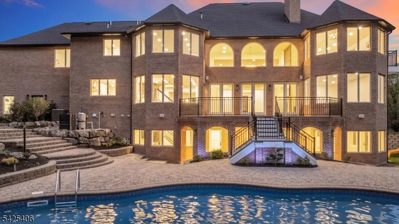 19 Amira Ln Kinnelon, NJ 07405
