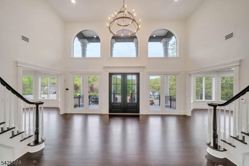 19 Amira Ln Kinnelon, NJ 07405