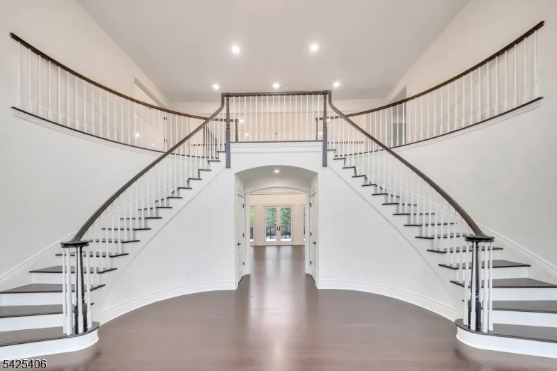 19 Amira Ln Kinnelon, NJ 07405