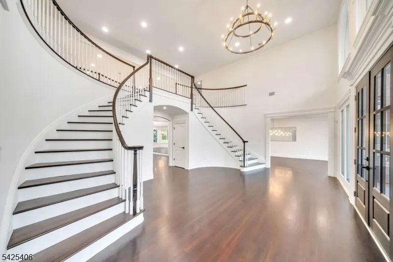 19 Amira Ln Kinnelon, NJ 07405