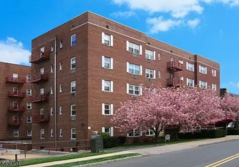 18 Springfield Ave #4E Unit 4E