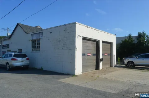 5 Maple Avenue
