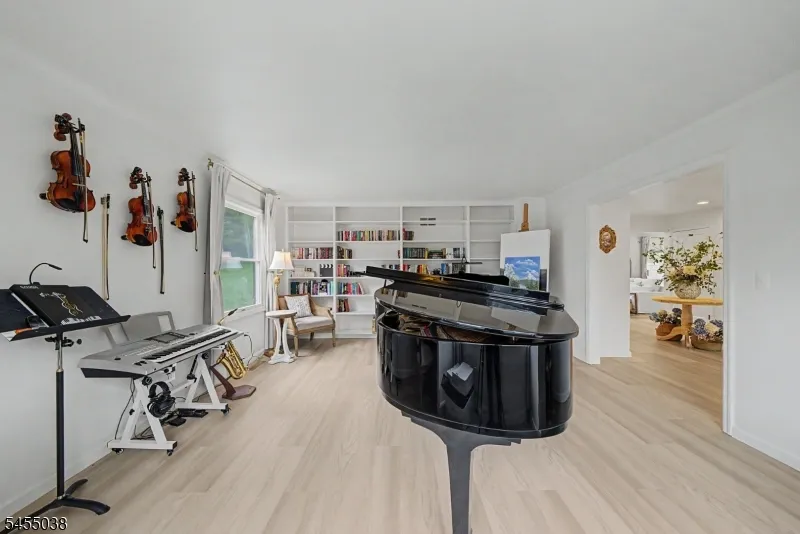 105 Nightingale Rd Hope, NJ 07825
