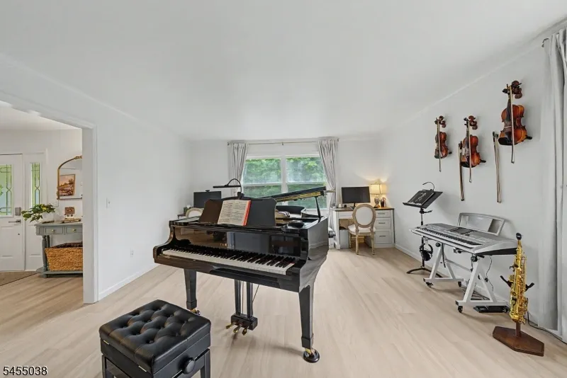 105 Nightingale Rd Hope, NJ 07825