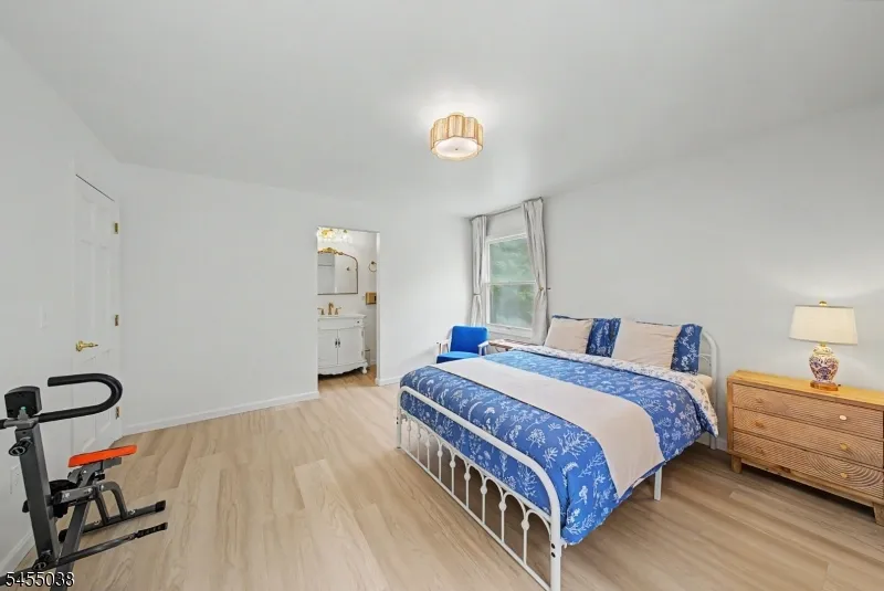 105 Nightingale Rd Hope, NJ 07825
