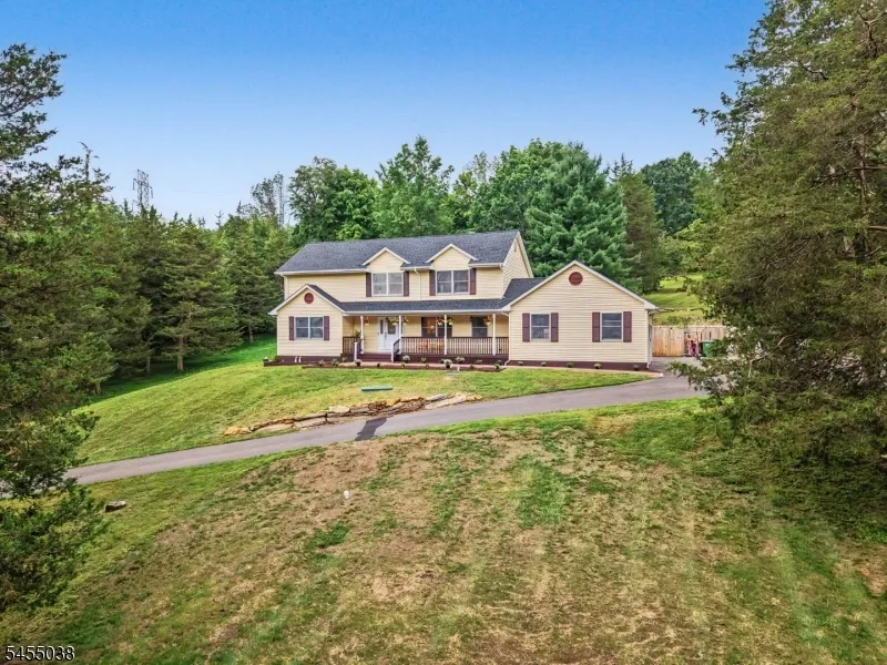 105 Nightingale Rd Hope, NJ 07825