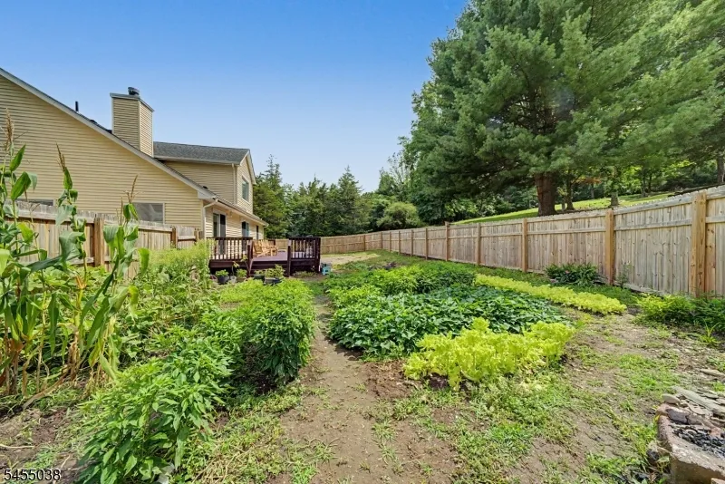 105 Nightingale Rd Hope, NJ 07825