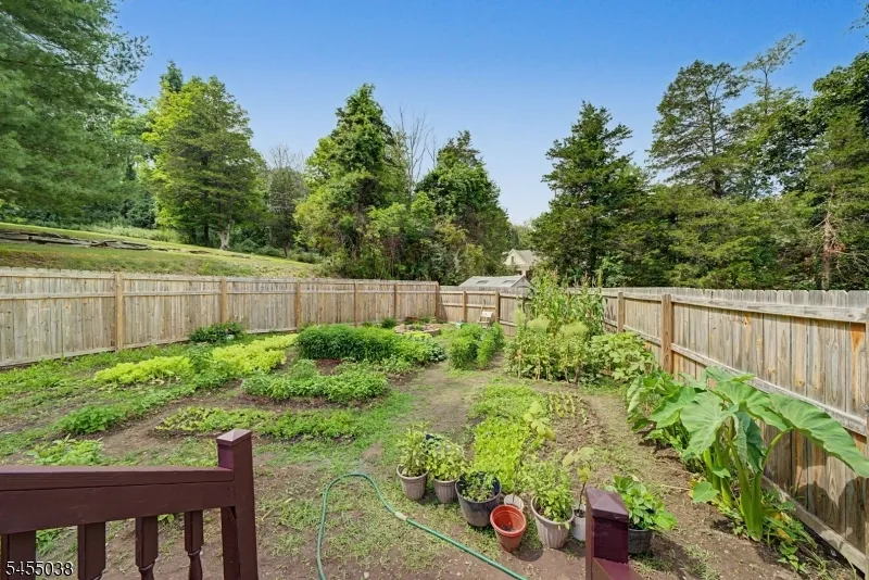 105 Nightingale Rd Hope, NJ 07825