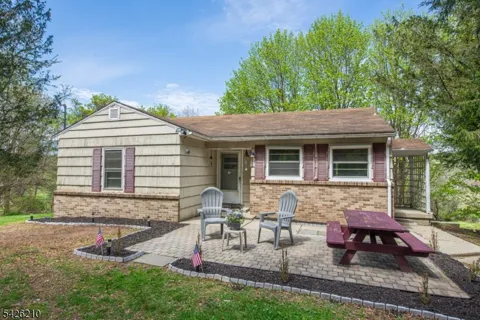 211 Clove Rd