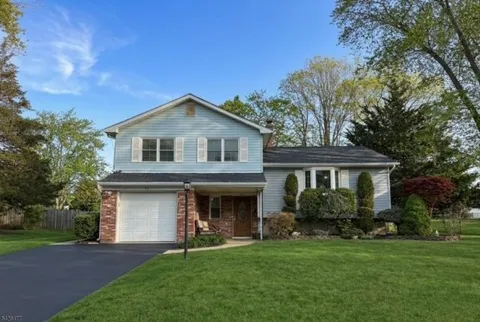 32 Brunswick Dr