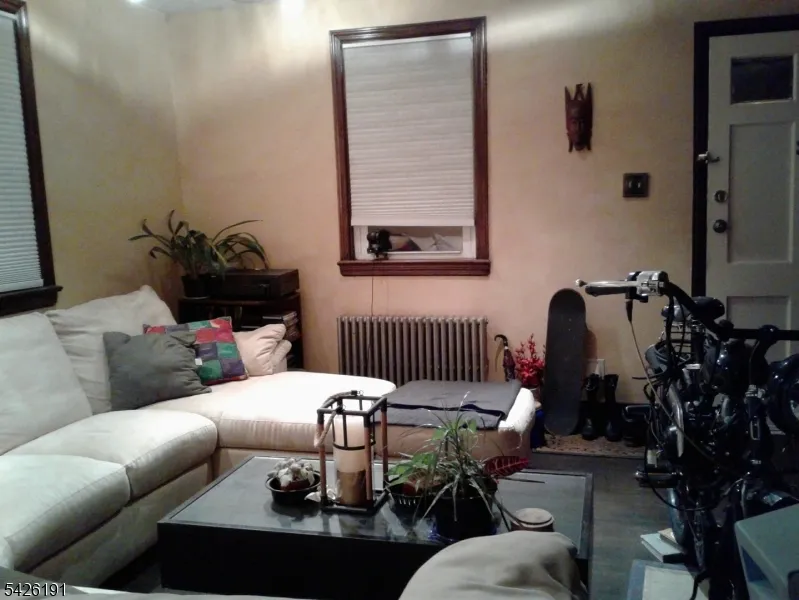 305 Woodlawn Ave Linden City, NJ 07036