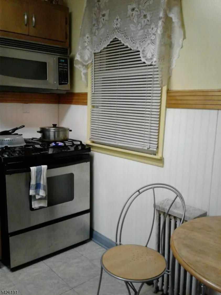 305 Woodlawn Ave Linden City, NJ 07036