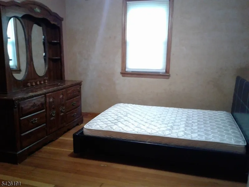305 Woodlawn Ave Linden City, NJ 07036