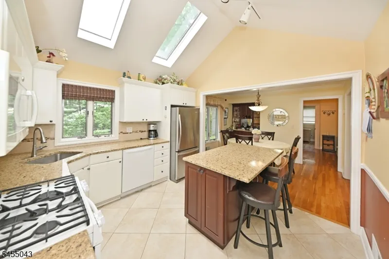 393 Gregory Rd Paramus, NJ 07652
