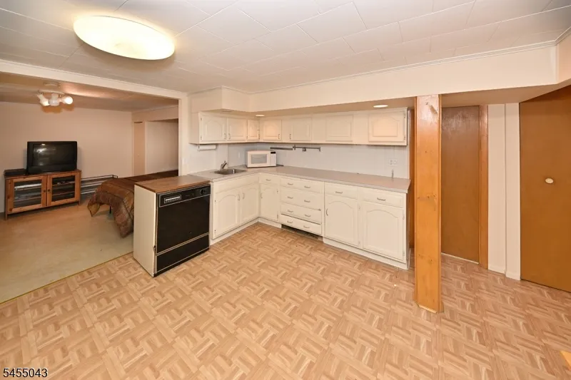 393 Gregory Rd Paramus, NJ 07652