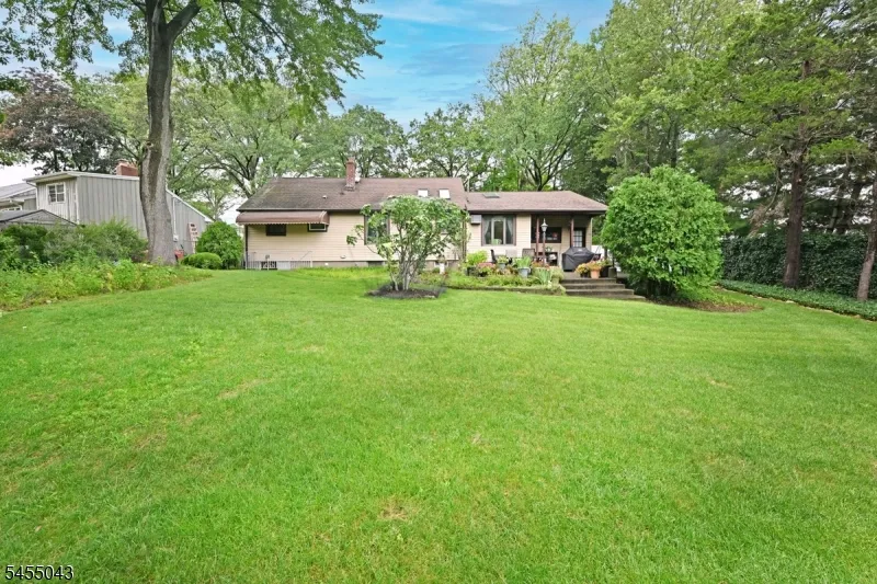 393 Gregory Rd Paramus, NJ 07652