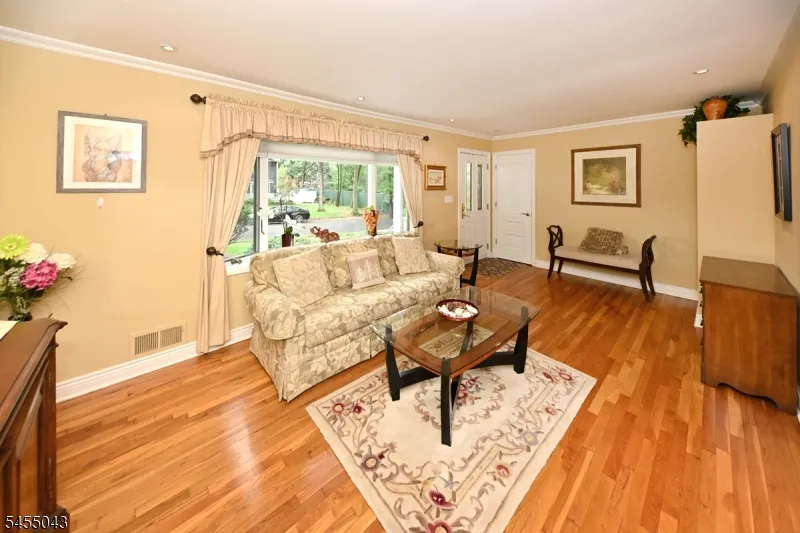 393 Gregory Rd Paramus, NJ 07652