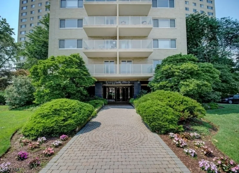 377 S Harrison Street 15D #15D Unit 15D East Orange City, NJ 07018