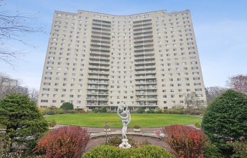 377 S Harrison Street 15D #15D Unit 15D East Orange City, NJ 07018