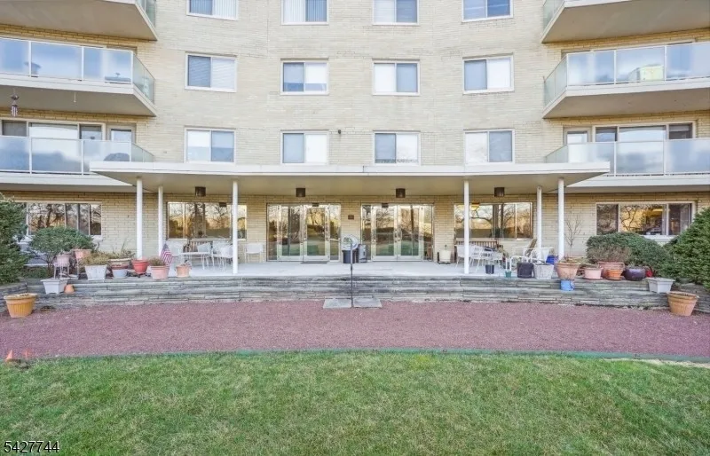 377 S Harrison Street 15D #15D Unit 15D East Orange City, NJ 07018