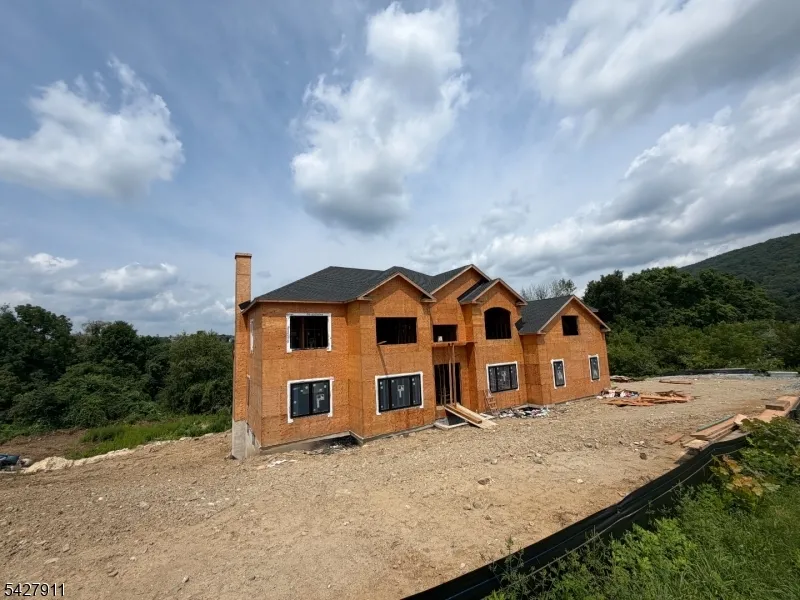 6 Exeter Ln Hardyston, NJ 07419