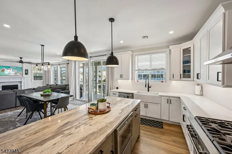 65 Sylvia Ln Stafford, NJ 08050