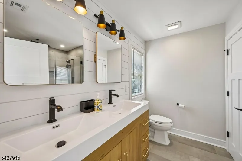 65 Sylvia Ln Stafford, NJ 08050