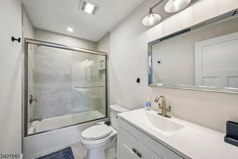 65 Sylvia Ln Stafford, NJ 08050