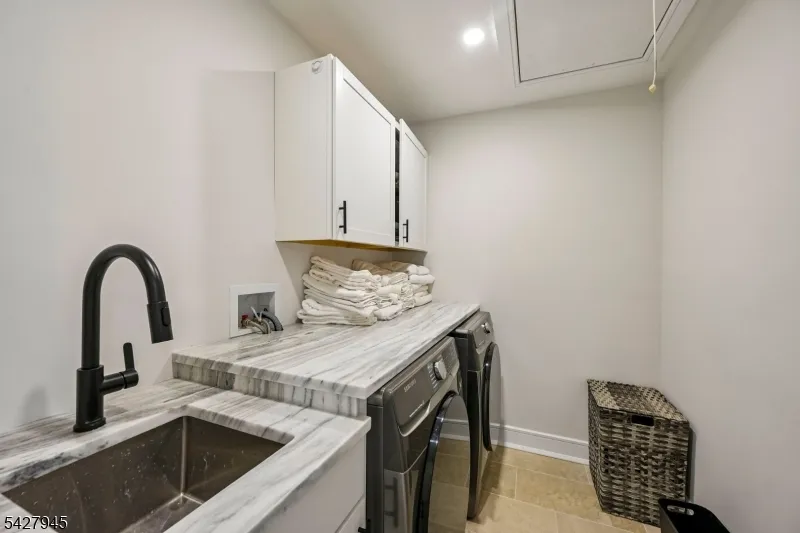 65 Sylvia Ln Stafford, NJ 08050
