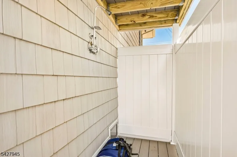 65 Sylvia Ln Stafford, NJ 08050