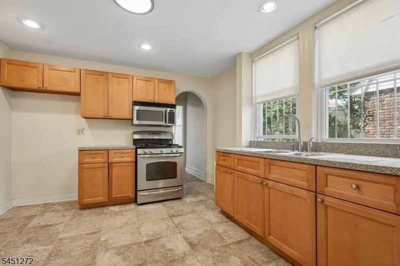 14 Scheerer Ave Newark City, NJ 07112