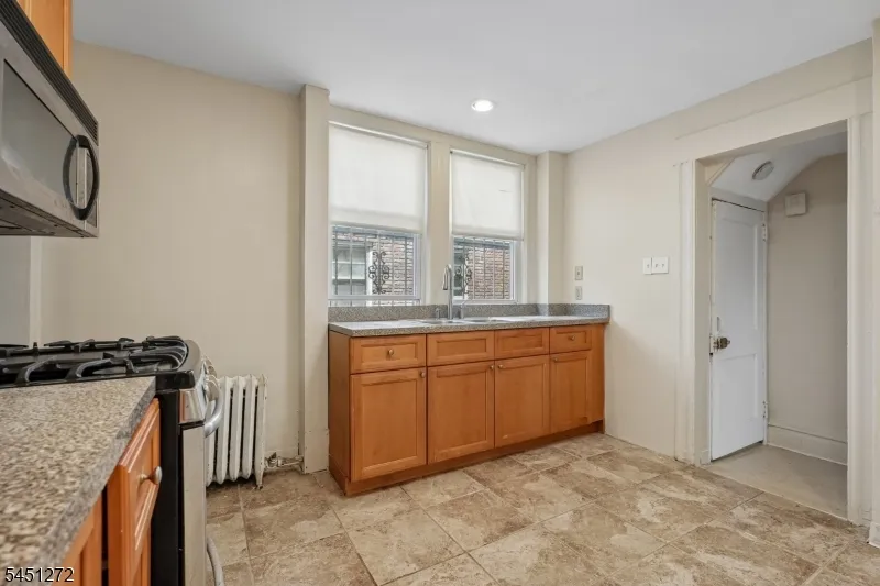14 Scheerer Ave Newark City, NJ 07112