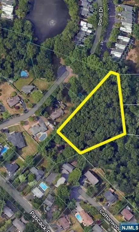 828 Pascack Road