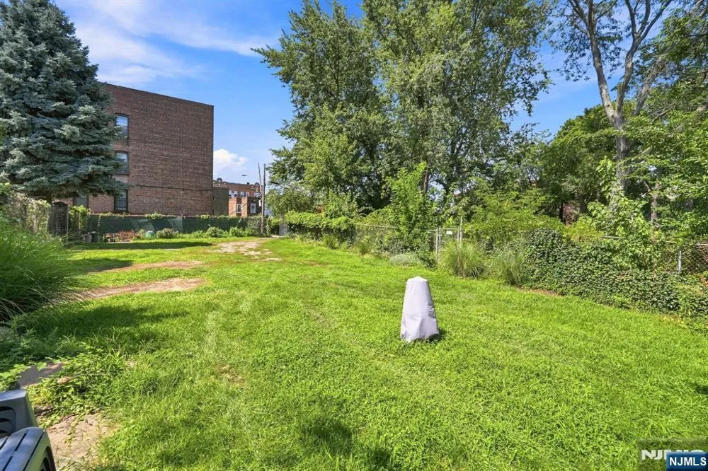 30 De Kalb Avenue Jersey City, NJ 07306