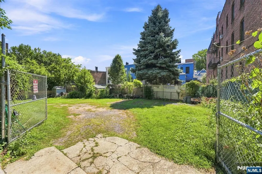 30 De Kalb Avenue Jersey City, NJ 07306