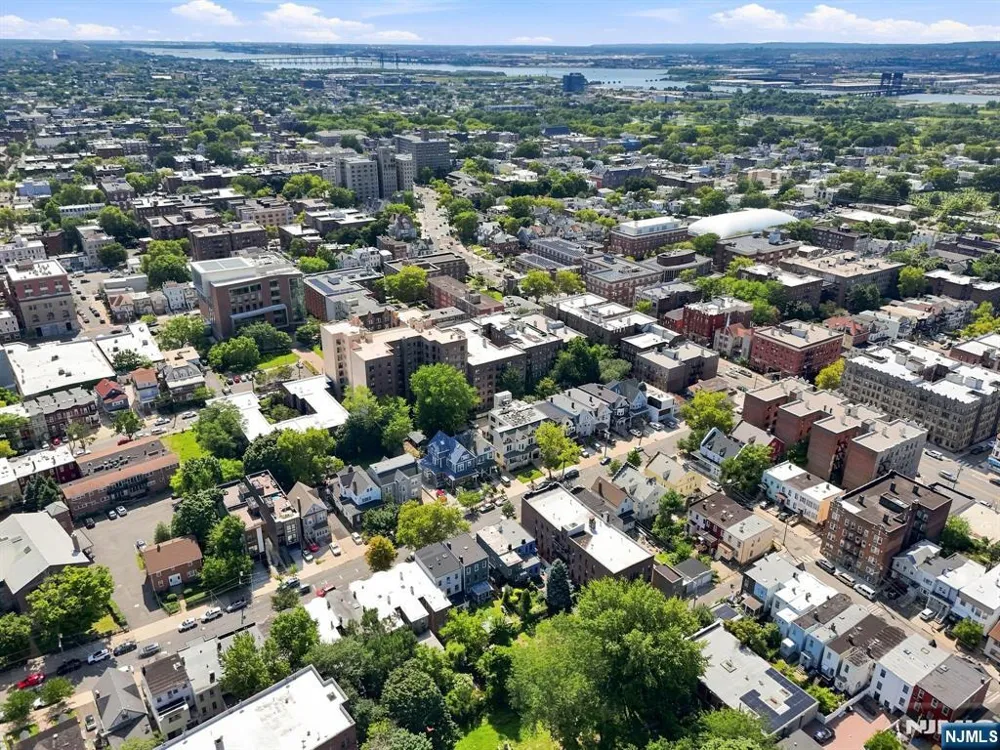 30 De Kalb Avenue Jersey City, NJ 07306