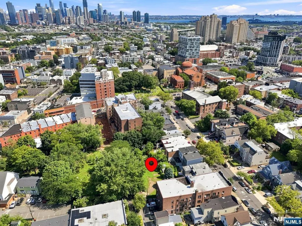 30 De Kalb Avenue Jersey City, NJ 07306