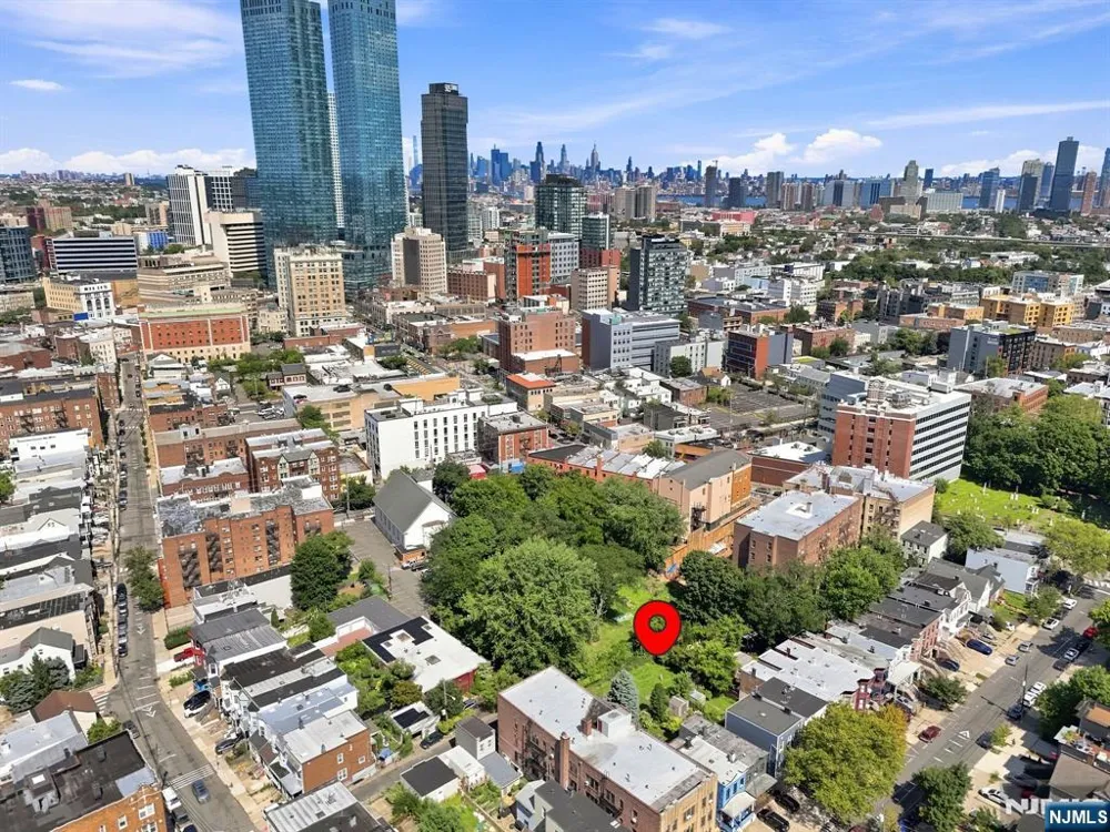 30 De Kalb Avenue Jersey City, NJ 07306