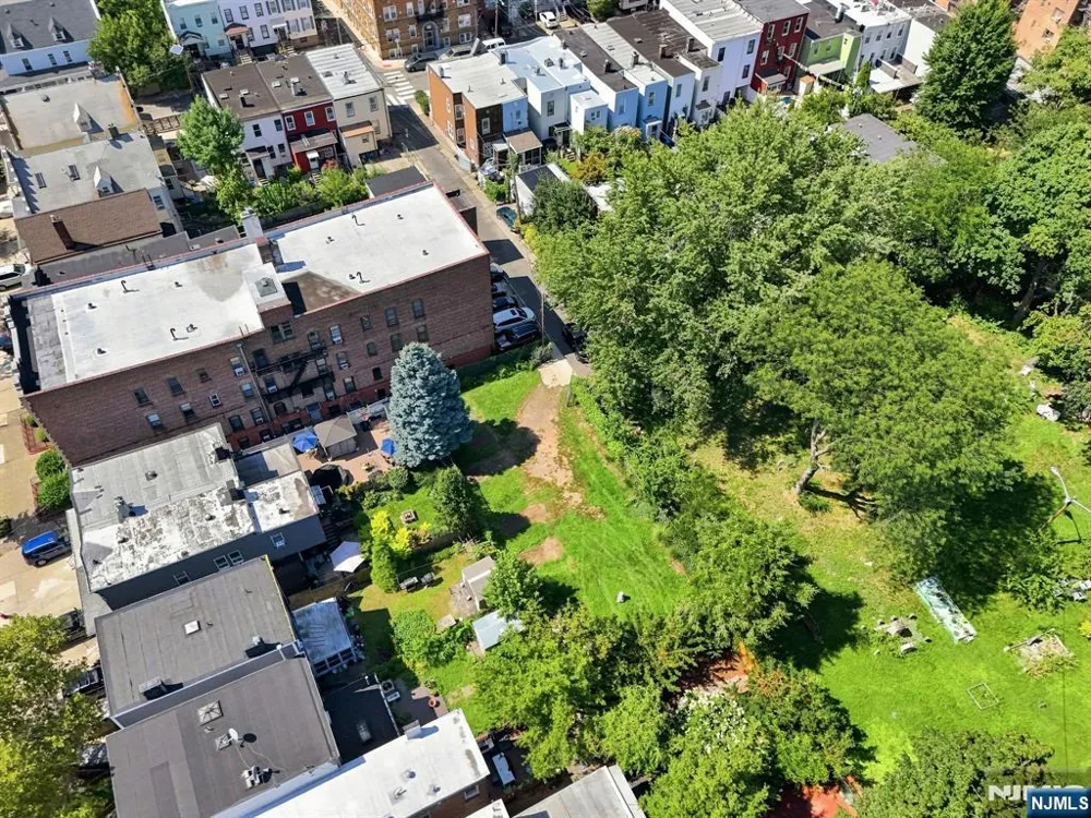 30 De Kalb Avenue Jersey City, NJ 07306