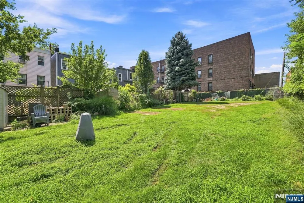 30 De Kalb Avenue Jersey City, NJ 07306