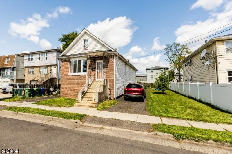 627 Van Buren Ave Linden City, NJ 07036