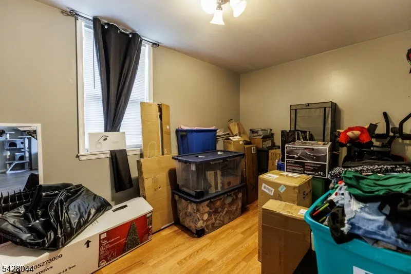 627 Van Buren Ave Linden City, NJ 07036