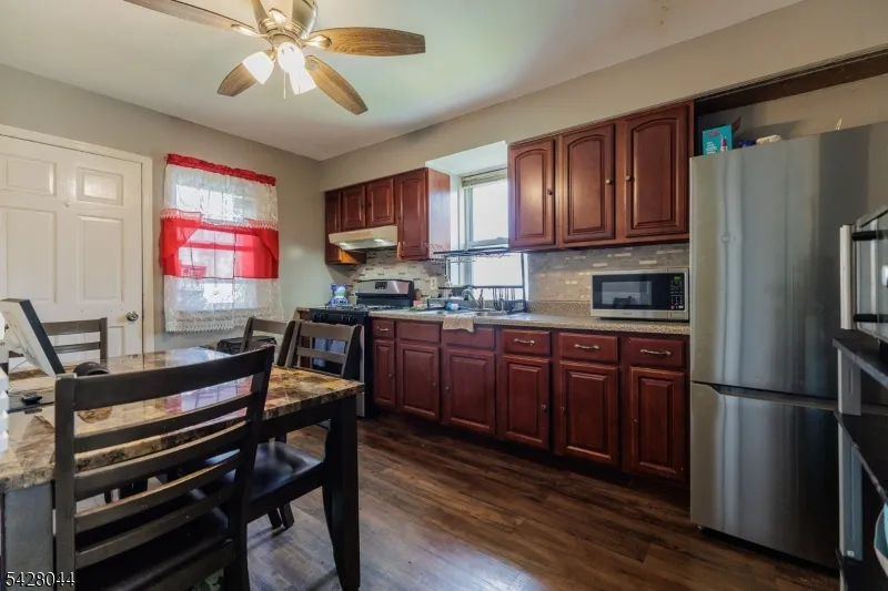 627 Van Buren Ave Linden City, NJ 07036