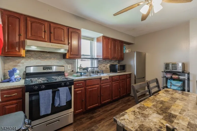 627 Van Buren Ave Linden City, NJ 07036