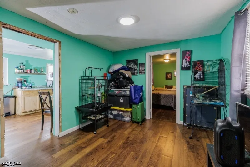 627 Van Buren Ave Linden City, NJ 07036