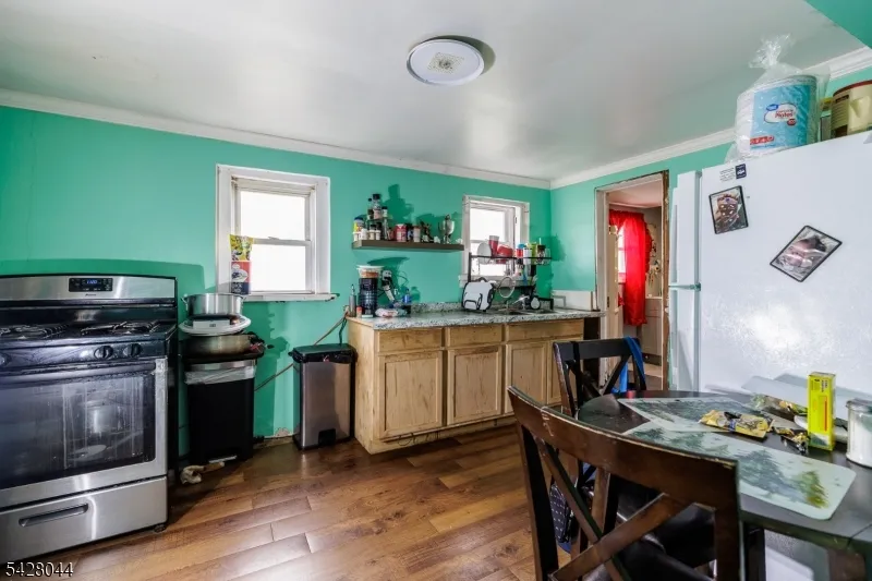 627 Van Buren Ave Linden City, NJ 07036