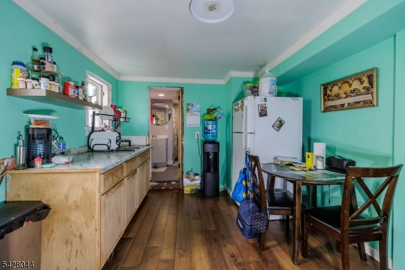 627 Van Buren Ave Linden City, NJ 07036