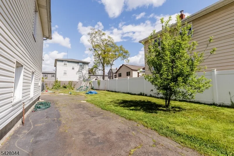 627 Van Buren Ave Linden City, NJ 07036